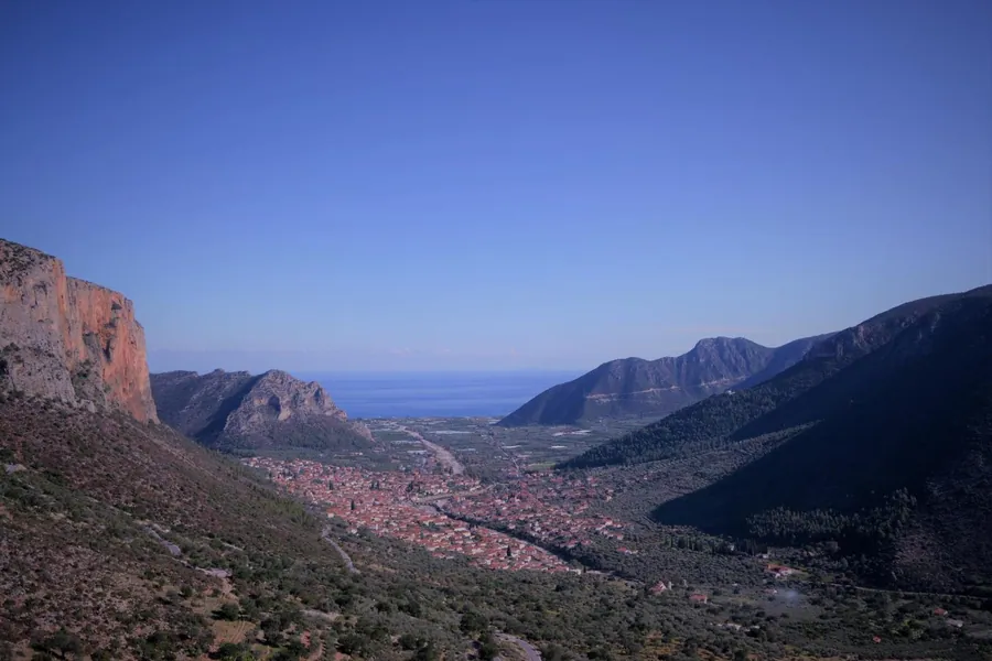 Το φαράγγι του Λεωνιδίου ως τη θάλασσα