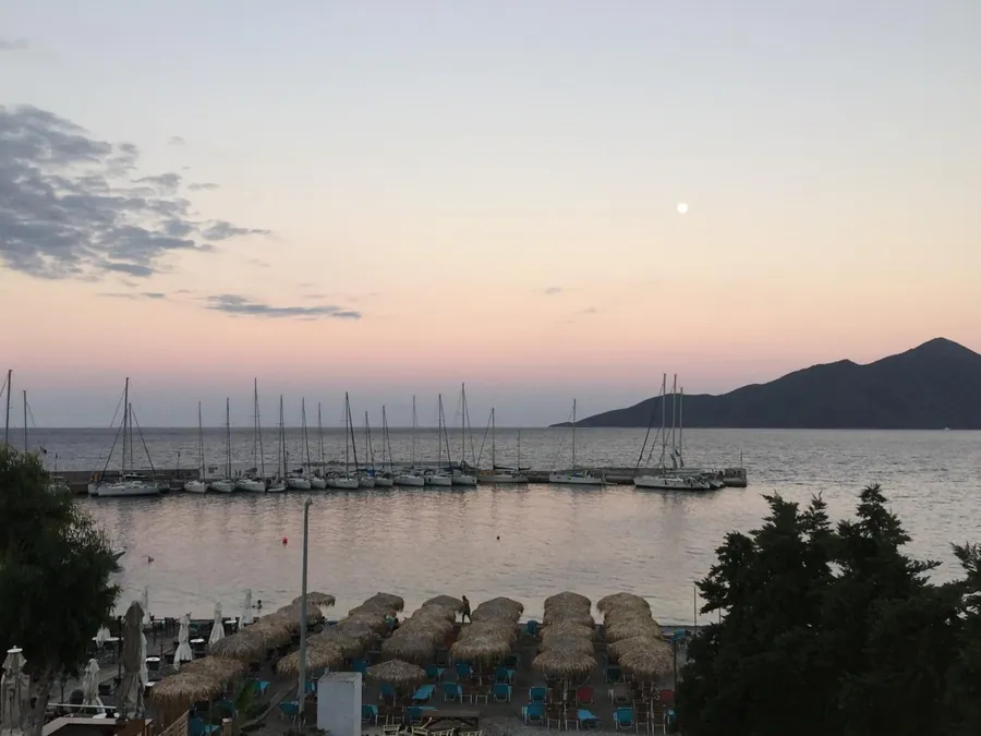 Το λιμάνι το σούρουπο